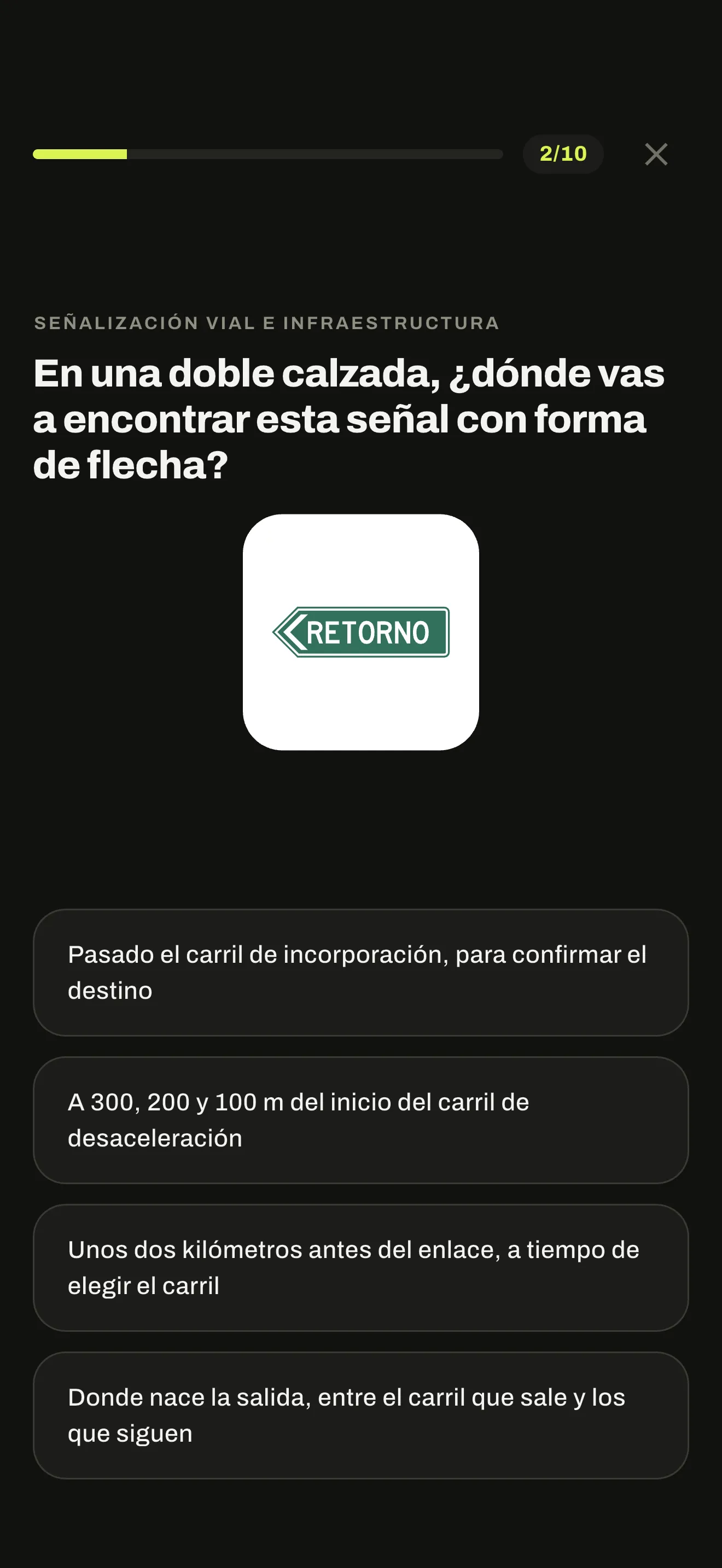 Práctica por tema en AutoTest Colombia: una pregunta de señalización con la señal de retorno y sus opciones